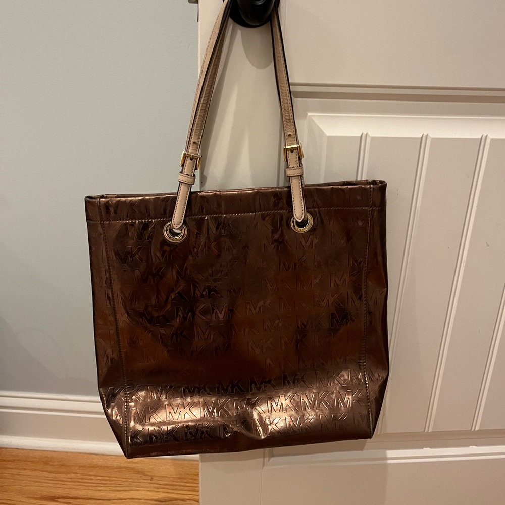 Michael Kors purse. Make an offer and I’ll ship in 24 hours.